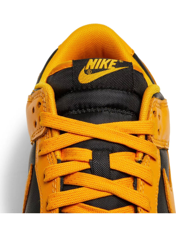 Nike dunk low goldenrod