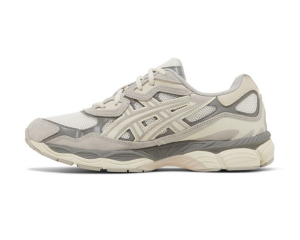Asics GEL-NYC Oyster Grey vista laterale interna, tomaia in mesh e suede grigio chiaro con dettagli tono su tono