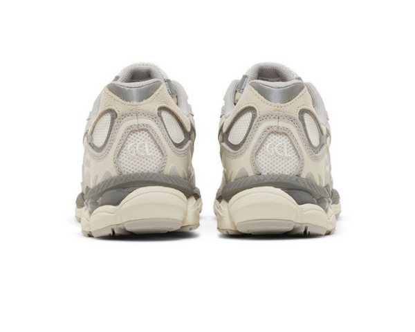 Asics GEL-NYC Oyster Grey vista laterale interna, tomaia in mesh e suede grigio chiaro con dettagli tono su tono