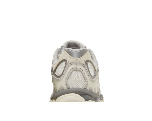 Asics GEL-NYC Oyster Grey vista laterale interna, tomaia in mesh e suede grigio chiaro con dettagli tono su tono