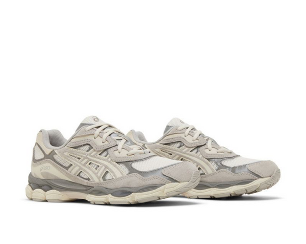 Asics GEL-NYC Oyster Grey vista laterale interna, tomaia in mesh e suede grigio chiaro con dettagli tono su tono