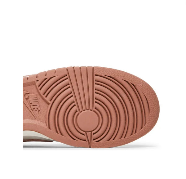 sneakers Nike Dunk Low Fossil Rose con tomaia in camoscio