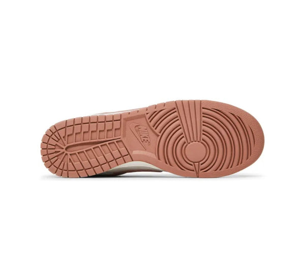sneakers Nike Dunk Low Fossil Rose con tomaia in camoscio suola