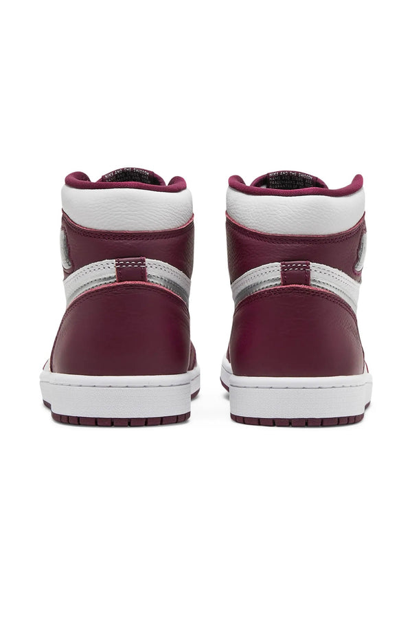 sneakers Air Jordan 1 High Bordeaux white Back con swoosh 