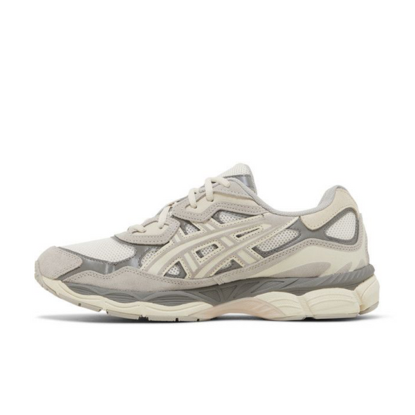 Asics GEL-NYC Oyster Grey vista laterale interna, tomaia in mesh e suede grigio chiaro con dettagli tono su tono
