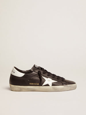 Sneaker Basse Golden Goose Super Star Black Leather con stella bianca e tallone bianco