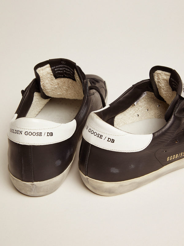 Sneaker Basse Golden Goose Super Star Black Leather con stella bianca e tallone bianco