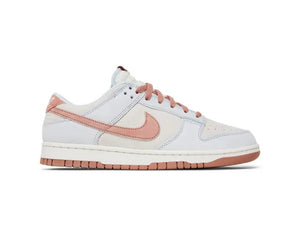 sneakers Nike Dunk Low Fossil Rose con tomaia in camoscio