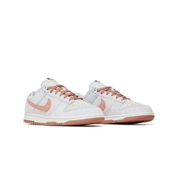 sneakers Nike Dunk Low Fossil Rose con tomaia in camoscio